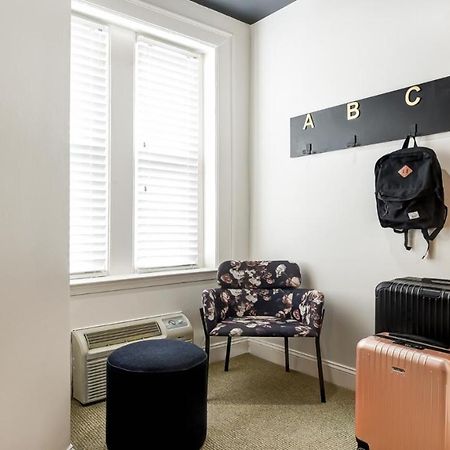 Dupont Circle Embassy Inn By Found Washington Exterior photo